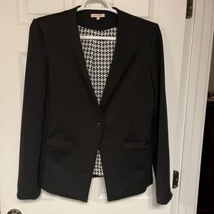 Black blazer- perfect for the office!